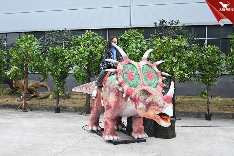 恐龍坐騎，游樂場乘騎恐龍