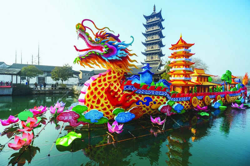 中國(guó)龍主題元素花燈，龍形花燈